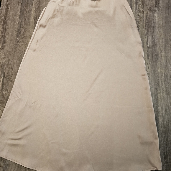 Elegant Beige Women's Skirt - Picture 3 of 8